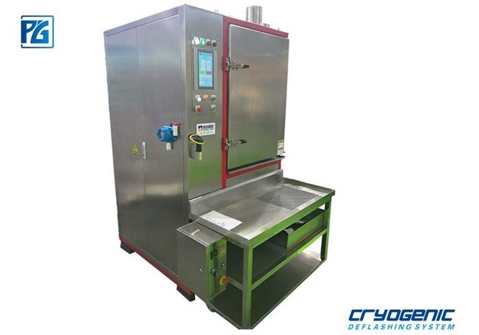 Machine d'ébavurage cryogénique Pege pour le processus d'ébavurage des implants PEEK