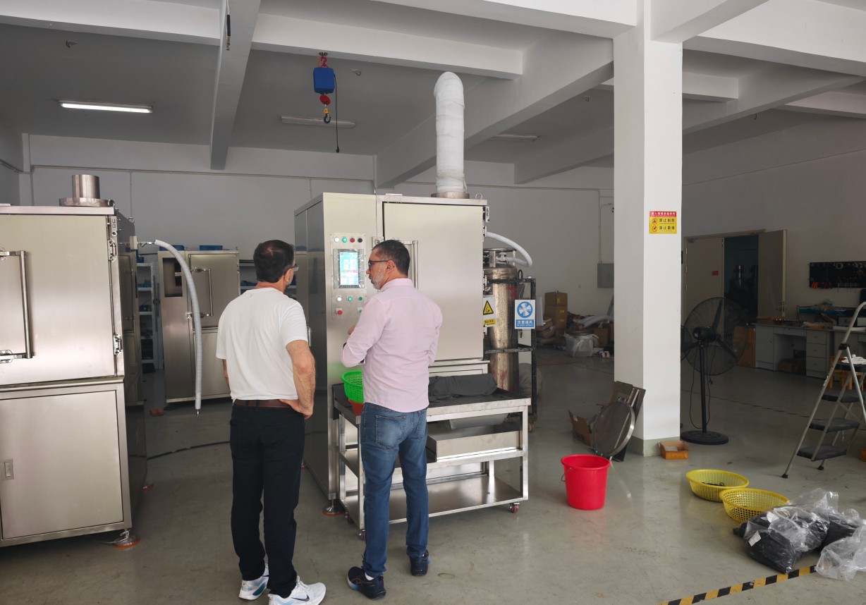 Brazilian Customer Visits PEGE Factory: Successful O-Ring Cryogenic Deflashing PG-120T